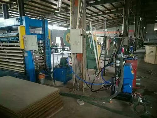 聚氨酯硬泡填充防盜門 高壓發(fā)泡機(jī)器(圖1) Q2600D高壓機(jī)器 聚氨酯硬泡填充防盜門