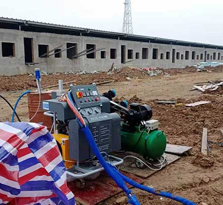 養(yǎng)殖場噴涂(圖1) 養(yǎng)殖場H5600聚氨酯噴涂設(shè)備