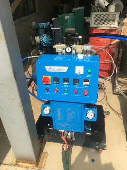 隔熱噴涂機(jī)(圖3) 斷橋鋁隔熱噴涂機(jī)