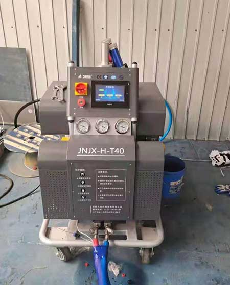 聚氨酯噴涂發(fā)泡機(jī)多少錢(qián)能買(mǎi)一臺(tái)(圖1) JNJX-H-T40聚氨酯噴涂發(fā)泡機(jī)