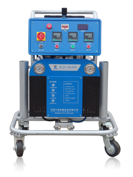 聚脲防水涂料可以用鋼屋面結(jié)構(gòu)嗎(圖2) 上圖:5600聚脲防水涂料噴涂機