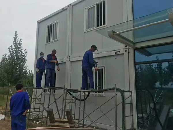 輕鋼別墅房噴涂聚氨酯保溫用什么發(fā)泡機(jī)(圖1) 輕鋼別墅房噴涂聚氨酯保溫