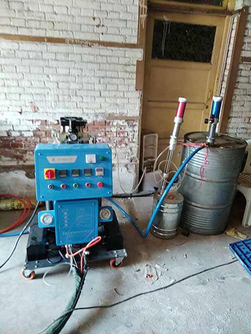 冷庫聚氨酯噴涂機(圖1) Q2600冷庫聚氨酯噴涂機